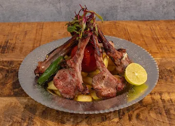 Leiva Restaurant & Cafe