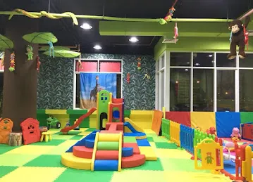 Little Fingers play area and kids care