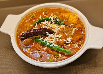 LITTLE INDIA RESTAURANT AND CAFE (Pure Vegetarian)