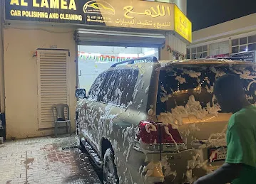 اللامع لتلميع وتنظيف السيارات