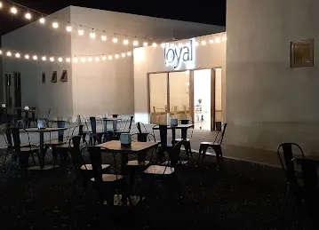 Loyal café