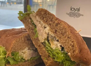 Loyal café