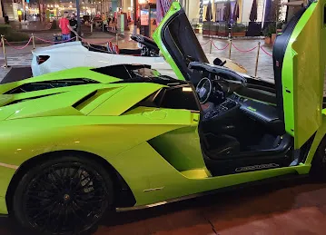 Luxury car rental dubai by Entourage rent a car