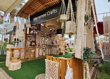 Macramee Crafts (Winter Kiosk)