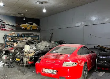Maher Ali for PORSHE reparing