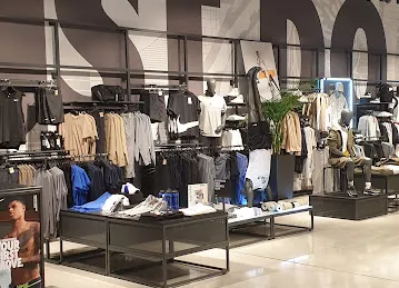 Mall of Emirates Metro Station