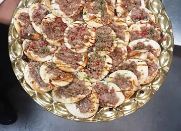 Mama's