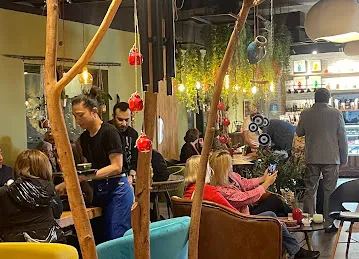 Mehro Mah Arthouse and Cafe