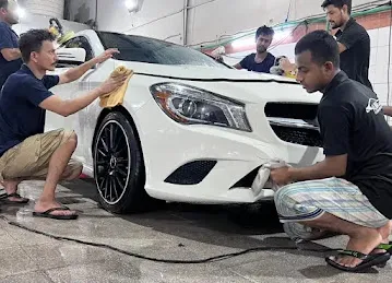 مغسلة الضياء لتلميع و تركيب زينة السيارات / AL DHIA Auto Polishing