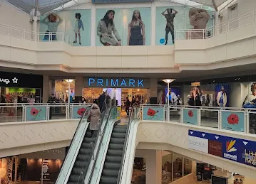 محل فساتين باريس
