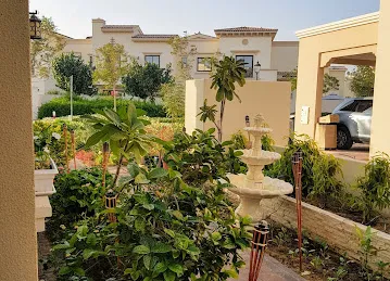 Mira 4, Entrance B, Reem
