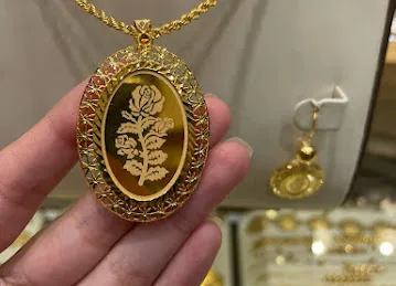 مجوهرات العقد الذهبي