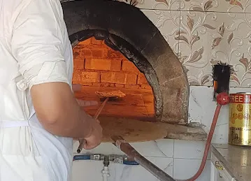 مخبز الخباز الماهر اليدوي