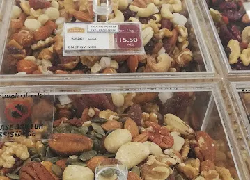 مكسرات الرفاعي - Al Rifai Nut Shop