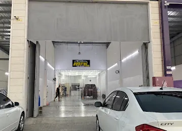 MNL polishing cars