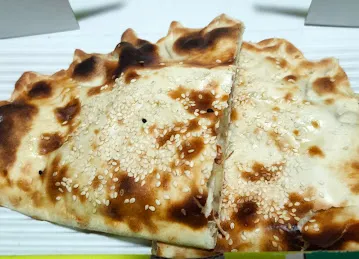 منقوشة و سندويشة Manoushe w Sandwiche