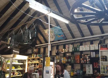 MODERN MORE CAFE