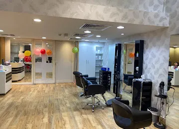 MOON AND FLOWER BEAUTY SALON