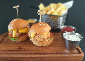 moon light coffee shop and cafeteria مقهى وكافتيريا ضوء القمر