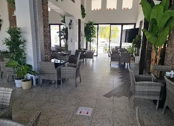 moon light coffee shop and cafeteria مقهى وكافتيريا ضوء القمر