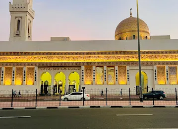 Mosque Burjuman metro