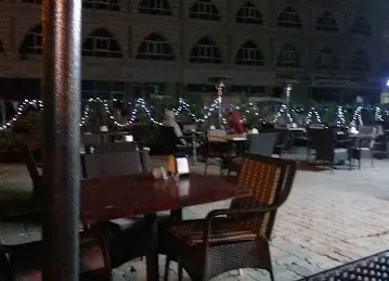 مقهى نور البنفسج