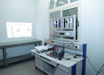 مركز ربع قرن للمهارات الحياتية - RQ Life Skills Center