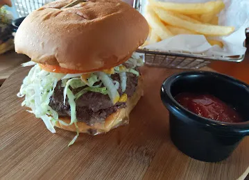 مطعم ألذ شي