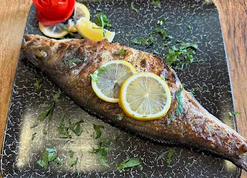 مطعم شراع السفينة للمأكولات البحرية / shraa alsafina seafood restaurant