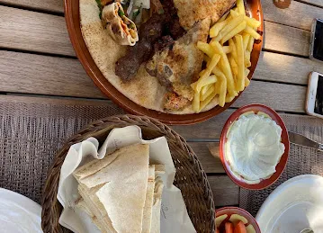 مطعم ومطبخ الهجرين للمندي و المظبي Al Hajrain Restaurant & Kitchen
