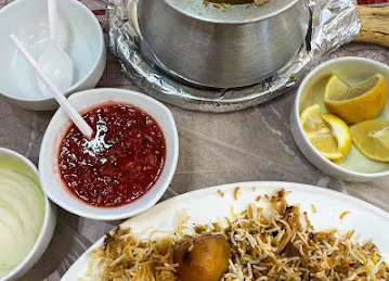 مطعم ومطبخ الهجرين للمندي و المظبي Al Hajrain Restaurant & Kitchen