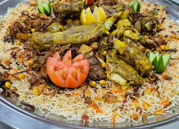 مطعم ومطبخ تاج المدفون - مطعم يمني شعبي