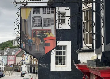 Mubarak Bin Mohammed St / Hamdan St