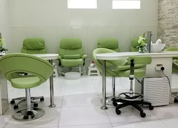 Nail Lounge Salon LLC