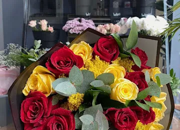 Narjes flowers and chocolate