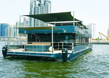 Ocean dream house boat
