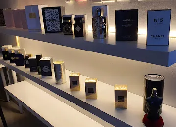 Oud Al Azraq Perfumes