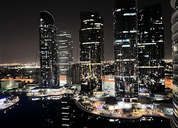 OYO 985 Home 1BR Lake city tower, JLT