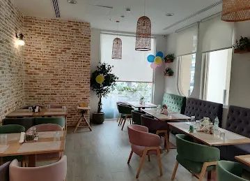 Pariyas Restaurant & Grill