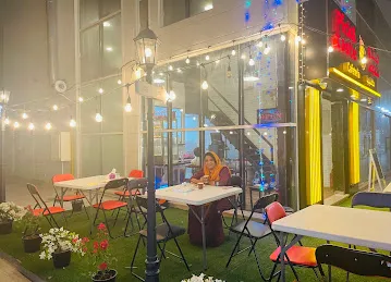 PICK & TASTE CAFETERIA