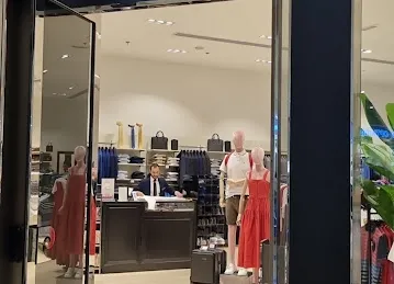 Pierre Cardin - Sahara Center