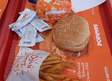 Popeyes Louisiana Kitchen - Al Rigga