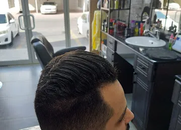 PREMIUM SCISSOR SALON
