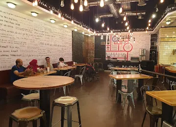 Project Pie Outlet Village