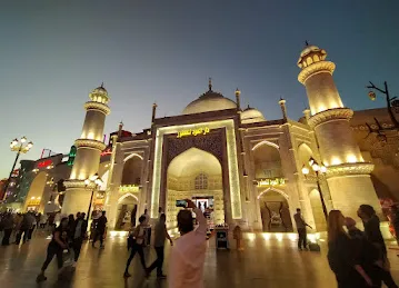 قرية الصنعة للمنتجات الاماراتية alsanaah village for Emirati products