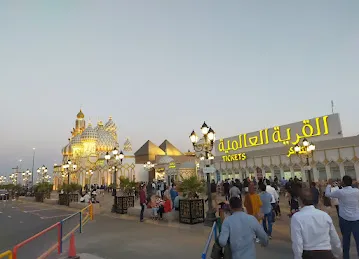 قرية الصنعة للمنتجات الاماراتية alsanaah village for Emirati products