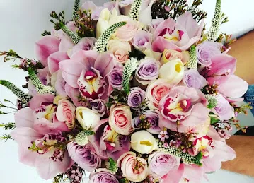 Queen Gallery Flowers
