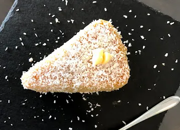 Queendin Desserts Cafe