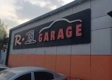 R1 garage