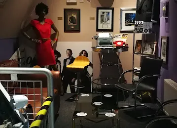 RED MOON GENTS SALOON